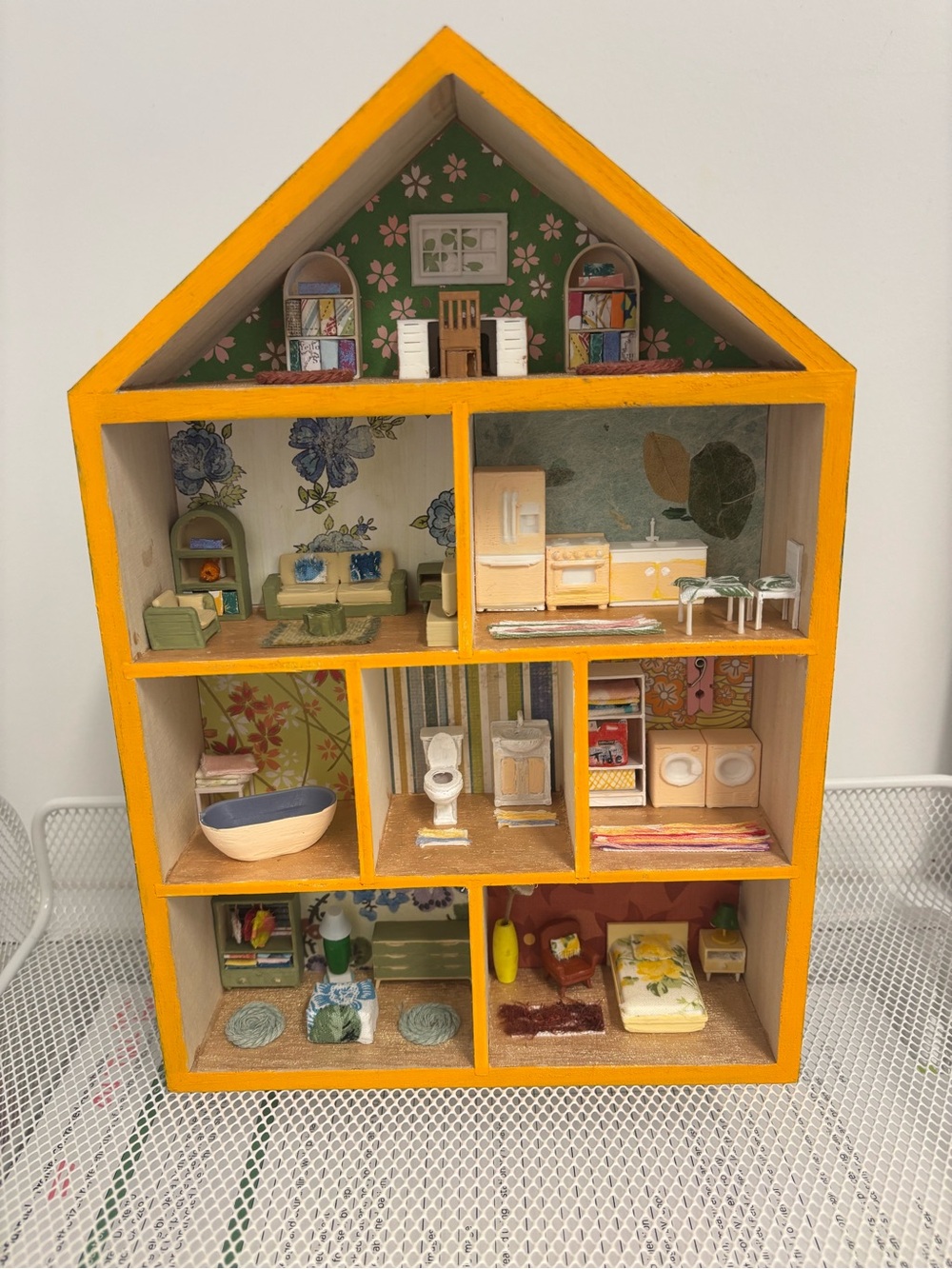 Dollhouse Miniature with vibrant rooms, 3D printed furniture